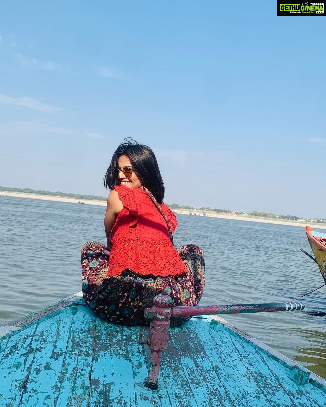 Maulika Patel - 798 Likes - दो पल की ज़िंदगी से एक उम्र चुरानी है| 💫
P.c: @chinni_suji09 📸
#ishqebanaras #banaras #traveldiaries #love #travel #ghat #boatride #sukoon #gangaaarti #harharmahadev #vibes #belief #hostellife #hostelstay #gosolo #solotravel #peace #strangersbecomingfriends #spreadlove #spreadpositivity #ilovemyblessedlife💕