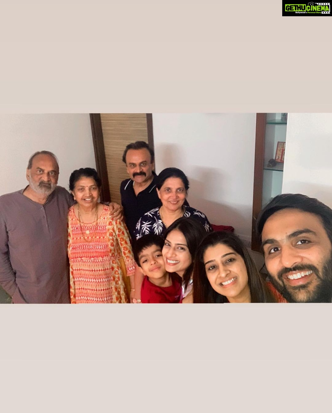 Maulika Patel Instagram - Love love & loveeee ♥️ So blessed to have around people who truly loves me 🤗 Met My 2nd parents After 3 years 🎁 @sharad1675 @menayana123 🤗 #hapinessoverload 😃 Thank you each & everyone for your birthday wishes by your presence or calls or msgs or social media ♥️#soblessed દિલ થી Thank you for celebrating My day @brp_1959 @alkapatel924 @imneepa25 @jackpatel @almaari_by_kranti @vekariyakavya @gaurangvekariya @harshshaah @jankishah201 @iamallokrthakar @dhimir.pipavat @aanchalshah21 @jaymeetshah @kuntalamarhansh @thatschetan @k.shayna 🌸 #birthday #birthdaygirl #love #family #friends #littlelove #life #ilovemyblessedlife💕