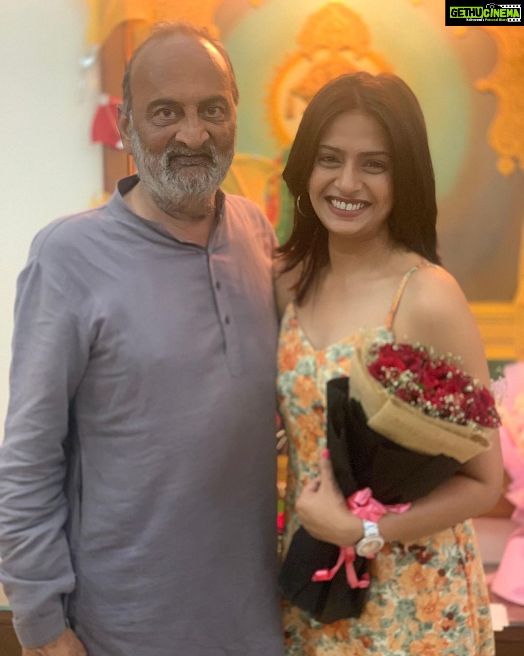 Maulika Patel Instagram - Love love & loveeee ♥️ So blessed to have around people who truly loves me 🤗 Met My 2nd parents After 3 years 🎁 @sharad1675 @menayana123 🤗 #hapinessoverload 😃 Thank you each & everyone for your birthday wishes by your presence or calls or msgs or social media ♥️#soblessed દિલ થી Thank you for celebrating My day @brp_1959 @alkapatel924 @imneepa25 @jackpatel @almaari_by_kranti @vekariyakavya @gaurangvekariya @harshshaah @jankishah201 @iamallokrthakar @dhimir.pipavat @aanchalshah21 @jaymeetshah @kuntalamarhansh @thatschetan @k.shayna 🌸 #birthday #birthdaygirl #love #family #friends #littlelove #life #ilovemyblessedlife💕