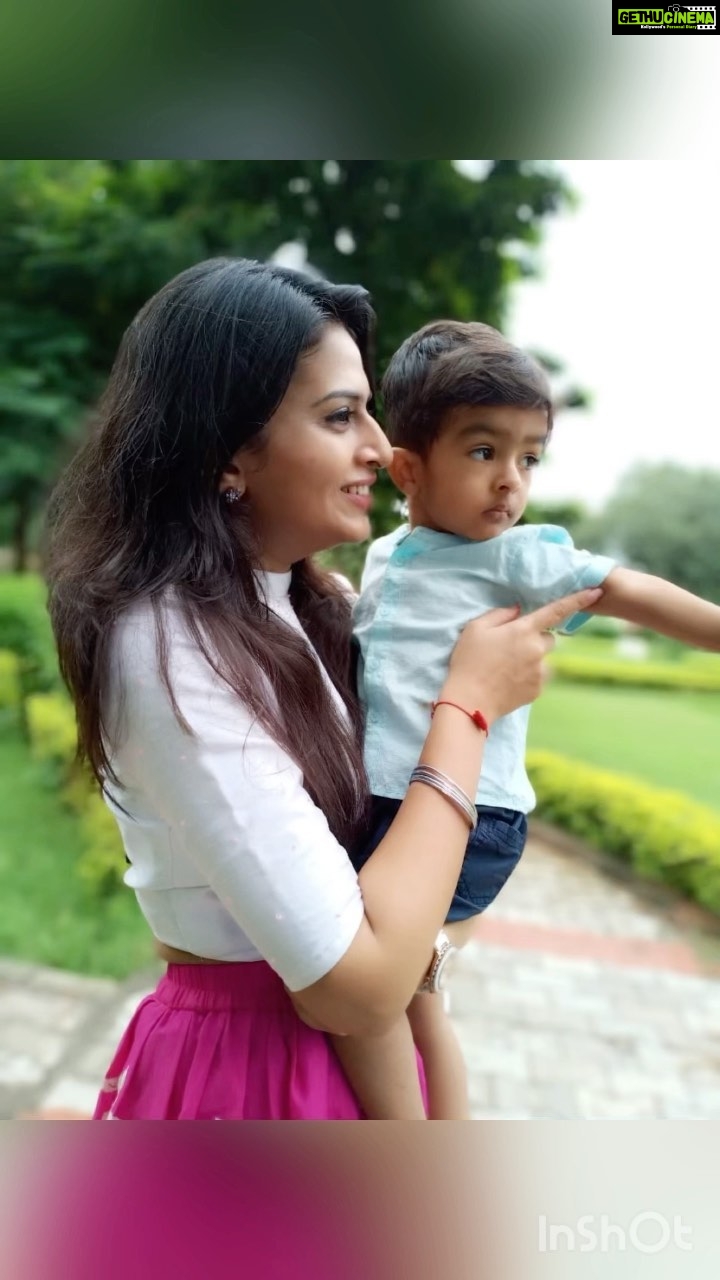 Maulika Patel Instagram - Who says i am single 😅 When i have a baby like my little love 🤱🏻 He is so littly but still he cares for his fiyu, who he loves to play with, to talk with to share the things which is happening in his everyday learning life.🧒🏻 To get jealous of everyone who is close to fiyu and to say them “મારા ફીયુ છે”. 🥰 He appreciate every work of mine by celebrating it and watching that work again and again. 🤗 I am always thankful to god for my little love. ❤️ He is a blessing to me😇 My Little love is turning 5 now 😃 I wish you all the love happiness toys and positively entertaining life ❤️ No Matter What your fiyu will be there for you always and forever👩👦 Happy happy birthday Ahaanu 🎂 I love you 🤱🏻 #littlelove #ahaansbirthday #fiyahood #ilovemyblessedlife💕