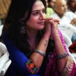 Maulika Patel Instagram - मेरी मोहब्बत मेरी नजरों का कसूर है, पर इस कसूर की कोई तो सजा तू मुझे सुनाए। तेरा हर गढ़ी मेरे पास होना मेरा एहसास सही, कभी तू खुद मेरे रूबरू हो, ऐसा कोई वक्त आए। - दीप्ति मिश्रा ♥️ Photography By : @milan_barad 📸 #poem #poetry #poet #love #feelings #emotions #beblessed #shayrana #maulikapatel #ilovemyblessedlife💕