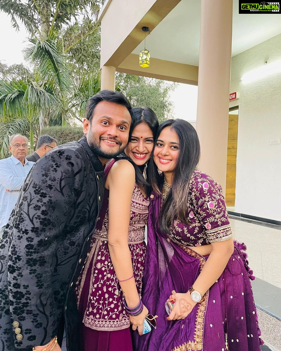 Maulika Patel - 761 Likes - खुशियाँ दा चढ़ेया अज्ज वेल्ला वे
सारेयान ने नाचना सारेयान ने गौना वे
खुशियाँ दा चढ़ेया अज्ज वेल्ला वे
सारेयान ने नाचना सारेयान ने गौना वे ♥️
Happiness When Your little ones got married 😘
#wedding #love #lovemarriage #friendship #friendshipgoals #happiness #ilovemyblessedlife💕
