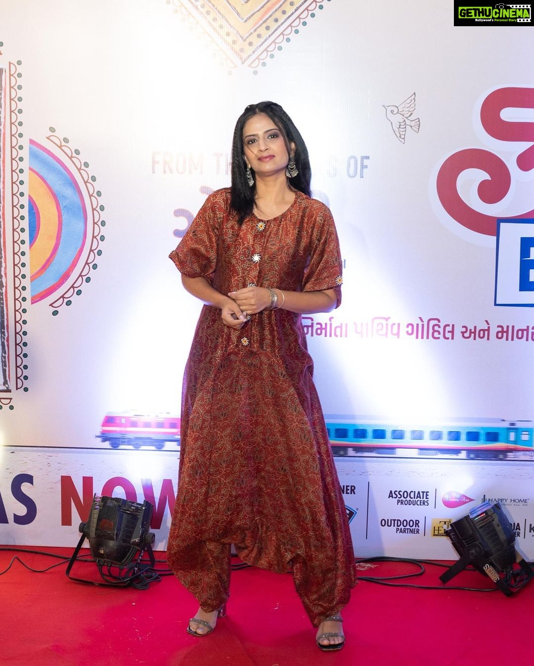 Maulika Patel - 598 Likes - Premier Night ✨
Let me start from the name of The Perfect Gujarati film @kutchexpress.gujaratifilm 🎥
Everything was so perfect 🙌🏻
Many Congratulations Team 👏🏻
Act,direction,Art direction,Dress,make up,songs,screenplay,the dialogues & What not 😘😘
The way of putting every character’s story in one film & their different perspectives 👏🏻
So Touched 🫶🏻
Don’t Miss this film Go & Book Your Tickets Now 💃🏻🎫
Coordinated by: @chintanvibrant 🤗
Outfit: @purviaanalofficial 👗
Make up: @lakmeacademyahmedabad
Clicked by: @emmashoot1 @mohit_essence 📸
#premiernight #kutchexpresspremiere #kutchexpress #redcarpet #pvr @pvrcinemas_official #movies #gujarati #gujaratiindustry #film #love #work #ilovemyblessedlife💕