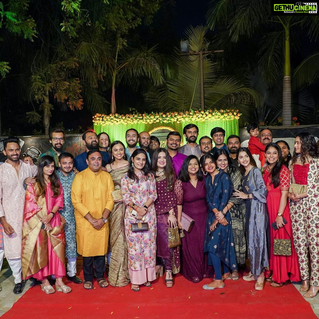 Maulika Patel Instagram - Pre Diwali Celebration ✨ As always You made the evening so perfect 🤗 Lots of love To you @vaishalshah7 💝 @jannockfilmsllp ✨ #diwali #diwalieve #friends #gujaratiindustry #crackers #food #music #ahmedabad #hobnobbistrocafe #happiness #ilovemyblessedlife💕 Hobnob Bistro