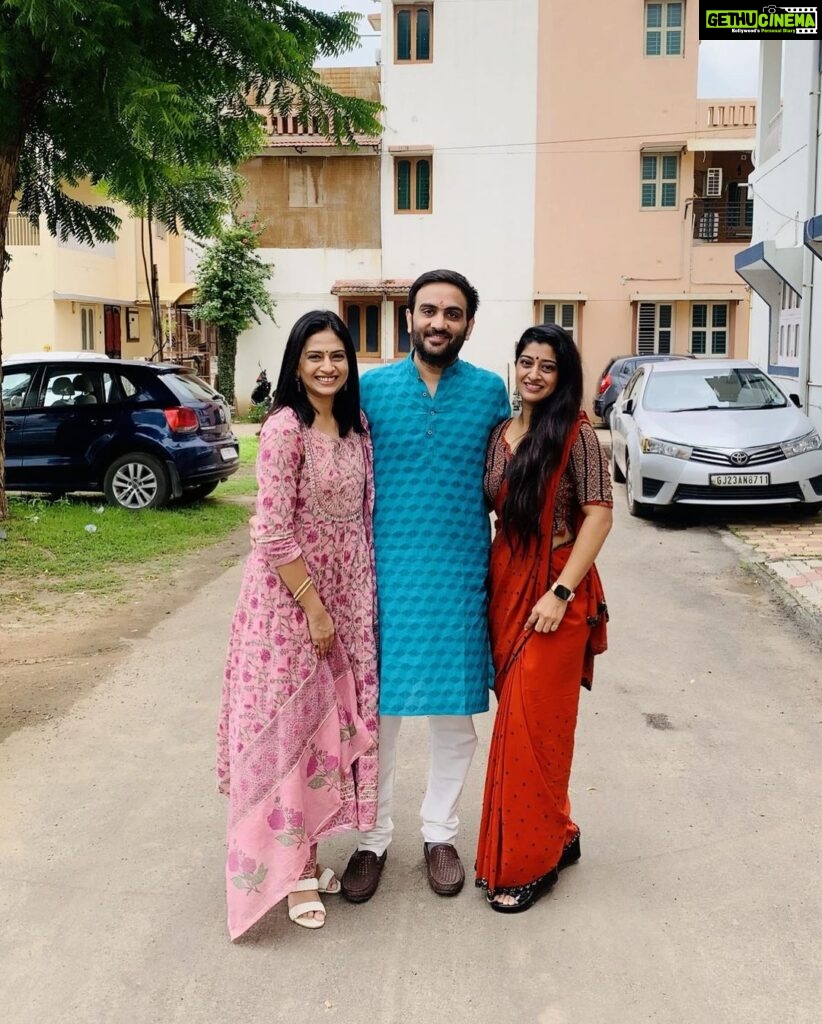 Maulika Patel Instagram - Rakshabandhan 👩🏻‍🤝‍👨🏼🍭 #rakshabandhan #festival #sibblinglove #brothersisterbond #littlelove #happyritual #ilovemyblessedlife💕