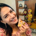 Maulika Patel Instagram – Rakshabandhan 👩🏻‍🤝‍👨🏼🍭 

#rakshabandhan #festival #sibblinglove #brothersisterbond #littlelove #happyritual #ilovemyblessedlife💕