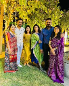 Maulika Patel Instagram - Forever Bond ♥️ Missed You @vekariyakavya @gaurangvekariya #shloka #mihaan 🤗 #friendship #love #foreverbond #foreverfriendship #fortunate #happysoul #happiness #vastu #friendshappiness #beblessed #maulikapatel #ilovemyblessedlife💕