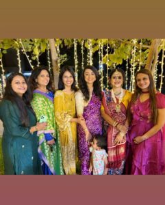 Maulika Patel Instagram - Forever Bond ♥️ Missed You @vekariyakavya @gaurangvekariya #shloka #mihaan 🤗 #friendship #love #foreverbond #foreverfriendship #fortunate #happysoul #happiness #vastu #friendshappiness #beblessed #maulikapatel #ilovemyblessedlife💕