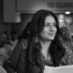 Maulika Patel Instagram - मेरी मोहब्बत मेरी नजरों का कसूर है, पर इस कसूर की कोई तो सजा तू मुझे सुनाए। तेरा हर गढ़ी मेरे पास होना मेरा एहसास सही, कभी तू खुद मेरे रूबरू हो, ऐसा कोई वक्त आए। - दीप्ति मिश्रा ♥️ Photography By : @milan_barad 📸 #poem #poetry #poet #love #feelings #emotions #beblessed #shayrana #maulikapatel #ilovemyblessedlife💕