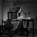 Maulika Patel Instagram - वो नहीं मेरा मगर उस से मोहब्बत है तो है, ये अगर रस्मों रिवाजों से बग़ावत है तो है | सच को मैं ने सच कहा जब कह दिया तो कह दिया, अब ज़माने की नज़र में ये हिमाक़त है तो है| कब कहा मैं ने कि वो मिल जाए मुझ को मैं उसे, ग़ैर ना हो जाए वो बस इतनी हसरत है तो है| ♥️ I am In love with her Words #deeptimishra 🤗 Thank You #kaajalozavaidya Ma’am For this opportunity different experience and the different zone for me but now i am loving it and want to go dip in this now all thanks to you 🤗 @itsme.sagarshah so proud of you that you all are doing such a event for a good cause 🌸 and What a talent 🥰 @netritrivediofficial @rujujadav @reeva.rachh @kinjalrajpriya ♥️ Love love 😘 અને મારી સંકટ સમયની સાંકળો 🥰Without you all I would not have been able to handle this emergency situations 😅 Dress By : @pauravijoshi 👗 Make up & hair do: @pragati_pandyaa 💄 Jwel by My sweetheart: @almaari_by_kranti collection from @kalkikk ♥️ And The Memory saviour Photography by: @milan_barad As always your work 👏🏻 Beautiful clicks 📸 #legendary #legendarypoet #deeptimishra #kaajalozavaidya #poetry #poet #love #stagelove #maulikapatel #beblessed #begreatful #goodcause #bebeautifulsoul #ilovemyblessedlife💕
