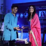 Maulika Patel Instagram - वो नहीं मेरा मगर उस से मोहब्बत है तो है, ये अगर रस्मों रिवाजों से बग़ावत है तो है | सच को मैं ने सच कहा जब कह दिया तो कह दिया, अब ज़माने की नज़र में ये हिमाक़त है तो है| कब कहा मैं ने कि वो मिल जाए मुझ को मैं उसे, ग़ैर ना हो जाए वो बस इतनी हसरत है तो है| ♥️ I am In love with her Words #deeptimishra 🤗 Thank You #kaajalozavaidya Ma’am For this opportunity different experience and the different zone for me but now i am loving it and want to go dip in this now all thanks to you 🤗 @itsme.sagarshah so proud of you that you all are doing such a event for a good cause 🌸 and What a talent 🥰 @netritrivediofficial @rujujadav @reeva.rachh @kinjalrajpriya ♥️ Love love 😘 અને મારી સંકટ સમયની સાંકળો 🥰Without you all I would not have been able to handle this emergency situations 😅 Dress By : @pauravijoshi 👗 Make up & hair do: @pragati_pandyaa 💄 Jwel by My sweetheart: @almaari_by_kranti collection from @kalkikk ♥️ And The Memory saviour Photography by: @milan_barad As always your work 👏🏻 Beautiful clicks 📸 #legendary #legendarypoet #deeptimishra #kaajalozavaidya #poetry #poet #love #stagelove #maulikapatel #beblessed #begreatful #goodcause #bebeautifulsoul #ilovemyblessedlife💕