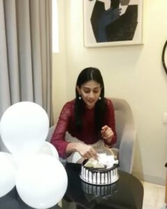 Maulika Patel Instagram - Finally Posting the pictures of my unexpected surprise birthday bang 😃 so so much blessed ❤️ Lots of love to My people who loves me unconditionally 🤗 It was too memorable birthday week of mine 🥰 All thanks to The friends who gave me the surprise blast @meenagheewala @almaari_by_kranti @av.mistri @dhimir.pipavat @parthkotak143 @jollyrathod and also who wished me,who were not with me but were still with me My old buddies 🥰 I love you all 😘🤗 #birthdaybang #surprisebirthday #love #friends #life #family #birthday2022 #udaipur #beblessed #maulikapatel #ilovemyblessedlife💕
