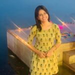 Maulika Patel Instagram - पुष्कर ♥️ एक ऐसी जगह जहां शोर-शराबे में भी शांति का एहसास होता है 😇 #positivevibes #holi #holifestival #pushkar #pushkarholi #friends #celebration #festival #holirituals #love #place #memories #blessings #ghaat #temples #belief #vibes #purevibes #ilovemyblessedlife💕