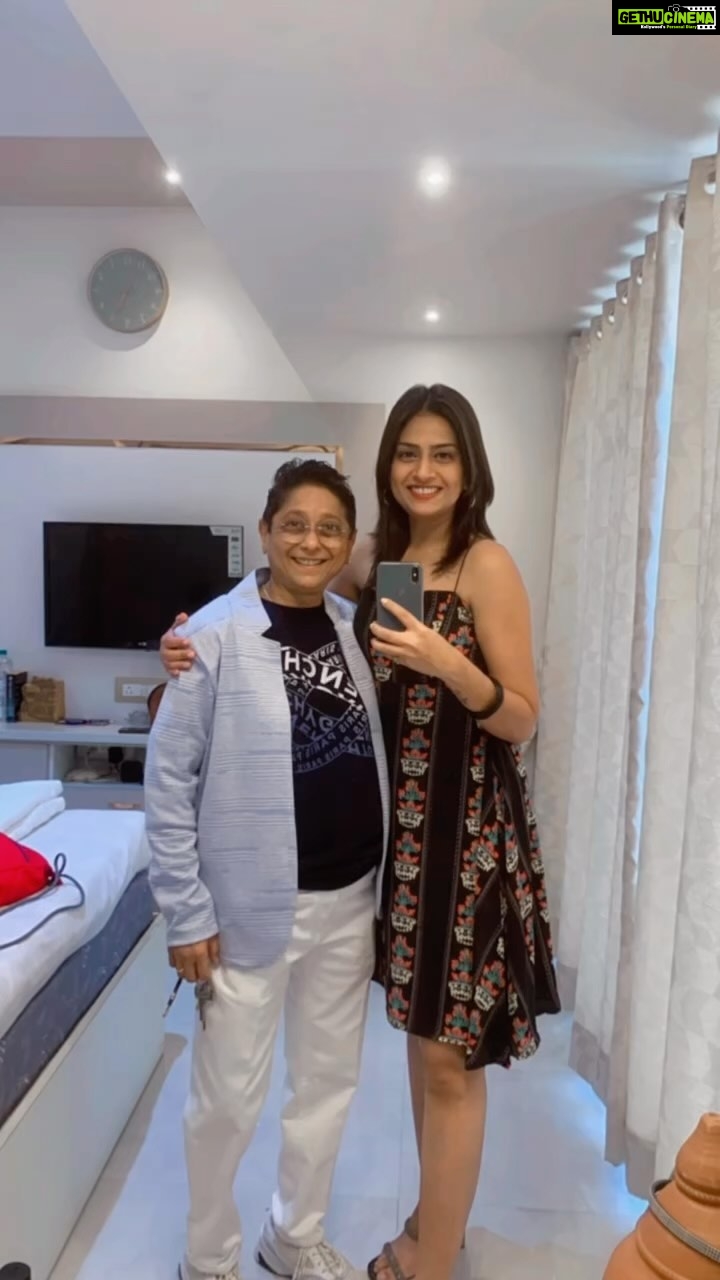 Maulika Patel Instagram - And The Part-2 Birthday eve 💃🏻 You are a person who knows how to live life 🌸Who gets happiness seeing everyone happy😘You always try to bring everyone together and you are the reason why we all keep meeting, the atmosphere of celebration remains 🥰 Just always be happy like this, be healthy. More Love To You ♥️ Birthday Celebration 🎉 @meenagheewala ♥️