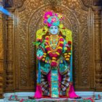 Maulika Patel Instagram - Some places are magical 🪄♥️ I love every religious place And Kalupur temple is one of the place which is close to my heart 😇 From my childhood 🤗 #jayswaminarayan 🙏🏻♥️ #love #faith #family #life 🌸 Kalupur Swaminarayan Mandir