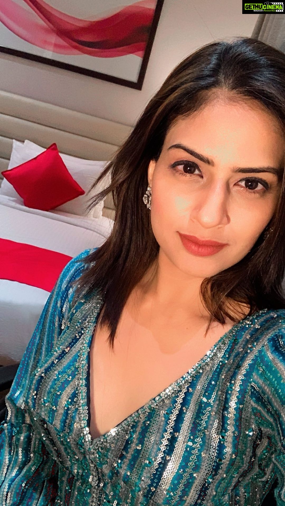 Maulika Patel Instagram - Mesmerized by this song 🧚🏻♀️💕 Perfect attire for Friend’s sangeet 👗 @kamakshi_ahmedabad ♥️ #sindhiwedding #sangeet #dance #attire #love #life #friendship #friends #gandhidham #ramadabywyndham #ahmedabad #ilovemyblessedlife💕 Ramada by Wyndham Gandhidham Hotel