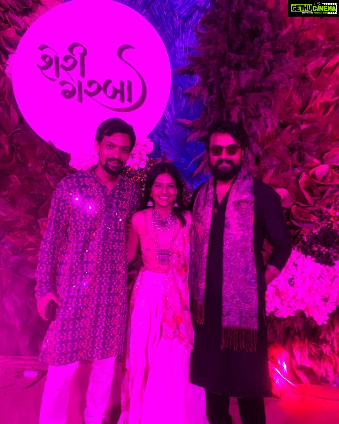 Maulika Patel Instagram - શેરી ગરબા 💫 In Every navratri one fix place like a family event for me @sherigarba 💫 @kuntalamarhansh @jaymeetshah ♥️ #love #friendship #sherigarba #ahmedabad #waitingfornextyear #navratri #navratri2023 #garba #indianattire #ilovemyblessedlife💕