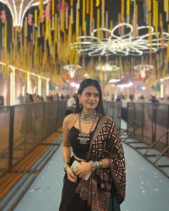 Maulika Patel Instagram - Suvarna navratri 💫

Different experience or i can say Suvarna experience of navratri @suvarnanavratriahmedabad includes A lovely Temple of Maa Ambe, Comfortable floor for garba , D Decor & Our @jigrra 🎶🧡

#navratri #navratri2023 #suvarnanavratri2023 #suvarnanavratriahmedabad #ahmedabad #love #maaambe #favourite #favouritefestival #garba #belief #indianattire #friends #melodiousvibe #ilovemyblessedlife💕