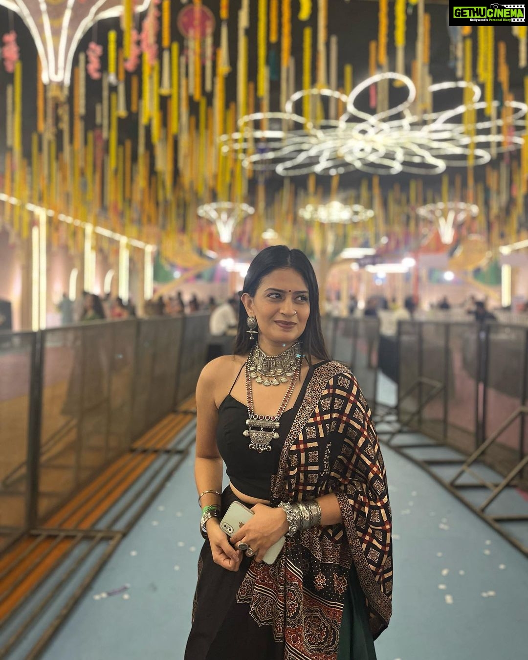 Maulika Patel - 552 Likes - Suvarna navratri 💫
Different experience or i can say Suvarna experience of navratri @suvarnanavratriahmedabad includes A lovely Temple of Maa Ambe, Comfortable floor for garba , D Decor & Our @jigrra 🎶🧡
#navratri #navratri2023 #suvarnanavratri2023 #suvarnanavratriahmedabad #ahmedabad #love #maaambe #favourite #favouritefestival #garba #belief #indianattire #friends #melodiousvibe #ilovemyblessedlife💕