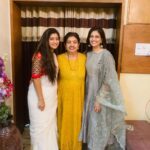 Maulika Patel Instagram - Happy Rakshabandhan To All My Brothers 📿 Don’t worry I will take care of you all 😜 Just one Dhamki Please improve this year 🤣 #tomandjerry #brothersisterfights #brothersisterlove #friends #family #lifelonglove It’s like a dream to tie a rakhi by my self not via courier @kavalp @digitalrockstar 😮‍💨 Missed you @kewalt77 @bhagyeshonline 💫