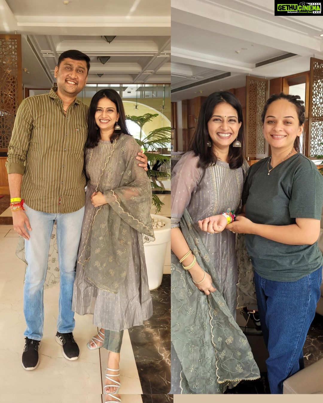 Maulika Patel Instagram - Happy Rakshabandhan To All My Brothers ๐ฟ Donโt worry I will take care of you all ๐ Just one Dhamki Please improve this year ๐คฃ #tomandjerry #brothersisterfights #brothersisterlove #friends #family #lifelonglove Itโs like a dream to tie a rakhi by my self not via courier @kavalp @digitalrockstar ๐ฎโ๐จ Missed you @kewalt77 @bhagyeshonline ๐ซ