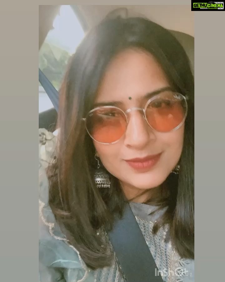 Maulika Patel Instagram - Happy Rakshabandhan To All My Brothers ๐ฟ Donโt worry I will take care of you all ๐ Just one Dhamki Please improve this year ๐คฃ #tomandjerry #brothersisterfights #brothersisterlove #friends #family #lifelonglove Itโs like a dream to tie a rakhi by my self not via courier @kavalp @digitalrockstar ๐ฎโ๐จ Missed you @kewalt77 @bhagyeshonline ๐ซ