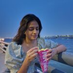 Maulika Patel Instagram - Lazy days…🫠 सामान्य रूप से इसे समय बिताना या फिर समय को बर्बाद करना कहते हैं,पर मेरी नजर में इसे समय को जीना कहते हैं। 💫♥️ And the most interesting thing is the old version of popcorn it taste still the same “yum” 😋 Introduced by @origin_of_lafcadio who loves to explore and live life fully.. 💫 And captured by my very talented part time personal photographer 😜 @jimesh__patel 💫 trust me J you have a bright future My hardworking friend 😇 #riverfront #ahmedabad #friendship #forever #friends #bond #cycling #longwalk #nonsensetalk #happymoments #photoes #clickclick 📸♥️