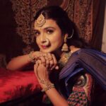 Mayuri Deshmukh Instagram - शायराना दौर सा था….🧡 Makeup & Hair:- @glamupbytamanna Photography:- @kunal_mohite_photography Styling:- @style_by_pradnyaaaaa_ Outfit:- @navinyas_handloom Drapping:- @hair_mua_by_rewati Jewellery @pramaanj