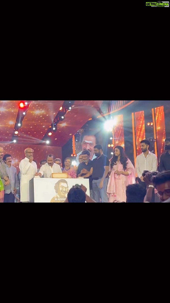Meena Instagram - Happy birthday #Deva sir, feeling very nostalgic, thank you for all the beautiful songs 😄 @ungaldevaoffl @rajinikanth @anirudhofficial @blacksheeptamil