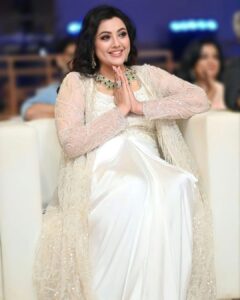 Meena Instagram - To the honorable guests, dearest friends, well wishers and my beloved fans, Thanking you all from the bottom of my heart for having made #meena40 a very special and most memorable event. First of it's kind in the movie industry which made a mark for respecting and celebrating a Woman. Hope, this has only paved a way for many more such recognitions to come and be celebrated which is rightly deserved.

@behindwoodsofficial @sayyeseventsofficial @kalamaster_official 

Outfit: @geetunaidu03 @geetuhautecouture 
Jewels: @khwaahishdiamonds 
MUA : @vijiknr 
Photography: @siva_prakash_photography
