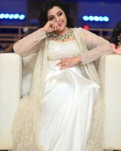 Meena Instagram - To the honorable guests, dearest friends, well wishers and my beloved fans, Thanking you all from the bottom of my heart for having made #meena40 a very special and most memorable event. First of it's kind in the movie industry which made a mark for respecting and celebrating a Woman. Hope, this has only paved a way for many more such recognitions to come and be celebrated which is rightly deserved.

@behindwoodsofficial @sayyeseventsofficial @kalamaster_official 

Outfit: @geetunaidu03 @geetuhautecouture 
Jewels: @khwaahishdiamonds 
MUA : @vijiknr 
Photography: @siva_prakash_photography