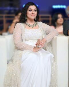 Meena Instagram - To the honorable guests, dearest friends, well wishers and my beloved fans, Thanking you all from the bottom of my heart for having made #meena40 a very special and most memorable event. First of it's kind in the movie industry which made a mark for respecting and celebrating a Woman. Hope, this has only paved a way for many more such recognitions to come and be celebrated which is rightly deserved.

@behindwoodsofficial @sayyeseventsofficial @kalamaster_official 

Outfit: @geetunaidu03 @geetuhautecouture 
Jewels: @khwaahishdiamonds 
MUA : @vijiknr 
Photography: @siva_prakash_photography