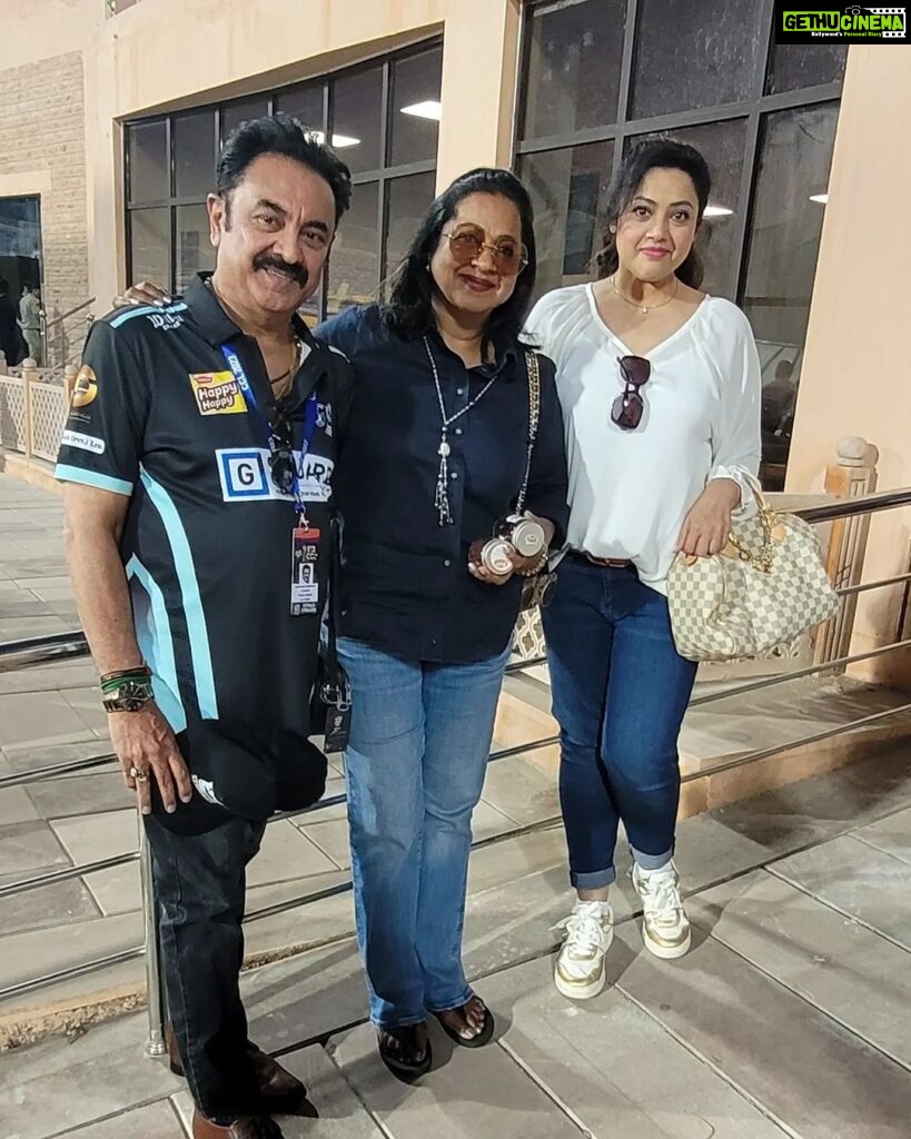 Meena Instagram - First time to @cclt20 which was held at Jodhpur. Pleasant experience with friends 😊 #cricket #ccl2023 #friends #newexperience #funtimes #funwithfamily