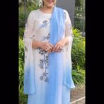 Meena Instagram - Happy Sunday 💙🤍💙