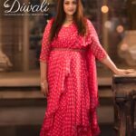 Meena Instagram - ✨ Wishing you a Diwali filled with light, laughter, and love! May the festival of lights bring joy to your heart and home. Happy Diwali! 🪔❤️ Makeup @vijiknr Outfit @dithi.studio . #diwali #diwalivibes✨ #DiwaliCelebration #FestivalOfLights