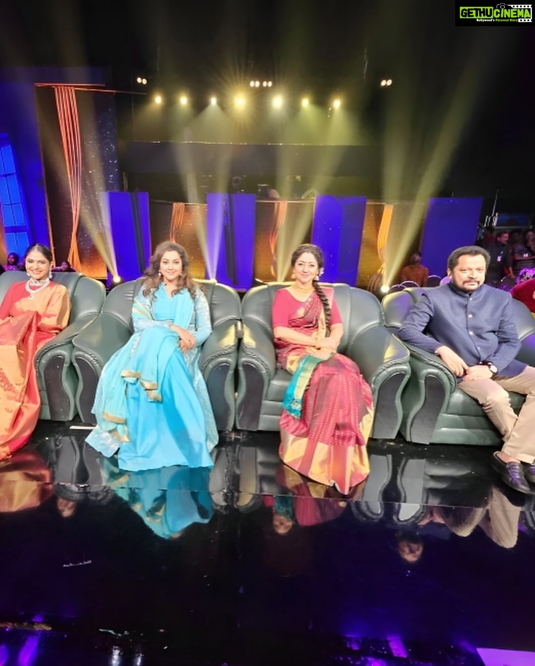 Meena Instagram - Don't miss the grandeur of the Endaammasupera finale tonight! 🌟Tune in to Mazhavil Manorama TV for an unforgettable night @mazhavilmanoramatv Outfit and make up @santhoshpattambi_725 @biju.janardhanan.779 #Endaammasupera #TVShow #SpecialJudge #MazhavilManoramaTV #EntertainmentTonight #TuneIn #SpectacularShow #JudgeLife #ExcitingNight #meenasagar