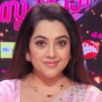Meena Instagram - Pinky day 💗💗 #endeammasupera @mazhavilmanoramatv @poornimaindrajith #vinayaprasad #bennypnayarambalam @gayathri__arun @santhoshpattambi_725 @biju.janardhanan.779