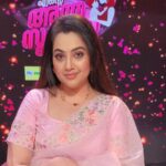Meena Instagram - Pinky day 💗💗 #endeammasupera @mazhavilmanoramatv @poornimaindrajith #vinayaprasad #bennypnayarambalam @gayathri__arun @santhoshpattambi_725 @biju.janardhanan.779