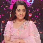 Meena Instagram - Pinky day 💗💗 #endeammasupera @mazhavilmanoramatv @poornimaindrajith #vinayaprasad #bennypnayarambalam @gayathri__arun @santhoshpattambi_725 @biju.janardhanan.779