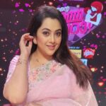 Meena Instagram - Pinky day 💗💗 #endeammasupera @mazhavilmanoramatv @poornimaindrajith #vinayaprasad #bennypnayarambalam @gayathri__arun @santhoshpattambi_725 @biju.janardhanan.779