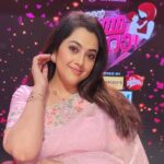 Meena Instagram - Pinky day 💗💗 #endeammasupera @mazhavilmanoramatv @poornimaindrajith #vinayaprasad #bennypnayarambalam @gayathri__arun @santhoshpattambi_725 @biju.janardhanan.779