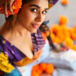 Meenakshi Govindarajan Instagram – Keechega ki nahi? 

दुनिया ने हमको दिया क्या
दुनिया से हमने लिया क्या
हम सब की परवाह करें क्यूँ
सबने हमारा किया क्या

Ft. @meenakshigovindharajan_ 
Creative direction, Styling & Video edit by @beingroofa 
Photos & Videos shot by @anitakamaraj 
Make up by @anupama.krishnamachari 
Hair by @hair_by_aiswaryaraj 
Blouse from @colorsandmirrors 

#fashionfilm #fashionfilms #indianfashion #indianstyle #styling #stylist #styleinspiration #styleinspo #styleoftheday #fashionstylist #styledbyroofa #art #beauty #indianwear #sochennai #chennaiponnu #chennaifashion #bollywoodstyle #indieaesthetic #desigirl #desifashion #colorblock #reelvideo #dummarodum Nungambakkam,chennai