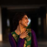 Meenakshi Govindarajan Instagram - ஓடும் நேரம் நிறுத்தி… ஆயுள் ரேக திருத்தி… காதல் செய்வன் கடத்தி… உன் ஒருத்தி நெருப்பும் இறப்பு வரைக்கும்….♥️ @magizham_boutique 📸 @aishwaryashok