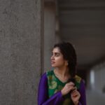 Meenakshi Govindarajan Instagram - ஓடும் நேரம் நிறுத்தி… ஆயுள் ரேக திருத்தி… காதல் செய்வன் கடத்தி… உன் ஒருத்தி நெருப்பும் இறப்பு வரைக்கும்….♥️ @magizham_boutique 📸 @aishwaryashok