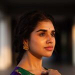 Meenakshi Govindarajan Instagram - ஓடும் நேரம் நிறுத்தி… ஆயுள் ரேக திருத்தி… காதல் செய்வன் கடத்தி… உன் ஒருத்தி நெருப்பும் இறப்பு வரைக்கும்….♥️ @magizham_boutique 📸 @aishwaryashok