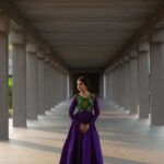 Meenakshi Govindarajan Instagram - ஓடும் நேரம் நிறுத்தி… ஆயுள் ரேக திருத்தி… காதல் செய்வன் கடத்தி… உன் ஒருத்தி நெருப்பும் இறப்பு வரைக்கும்….♥️ @magizham_boutique 📸 @aishwaryashok