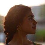 Meenakshi Govindarajan Instagram - ஓடும் நேரம் நிறுத்தி… ஆயுள் ரேக திருத்தி… காதல் செய்வன் கடத்தி… உன் ஒருத்தி நெருப்பும் இறப்பு வரைக்கும்….♥️ @magizham_boutique 📸 @aishwaryashok