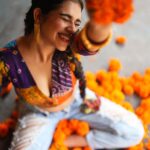 Meenakshi Govindarajan Instagram - Photos & Videos shot by @anitakamaraj Creative direction, Styling & Video edit by @beingroofa Make up by @anupama.krishnamachari Hair by @hair_by_aiswaryaraj Blouse from @colorsandmirrors