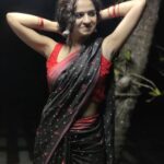 Meenakshi Raveendran Instagram - നിൻ തുമ്പു കെട്ടിയിട്ട ചുരുൾ മുടിയിൽ 📸 @ponni.babu_