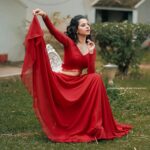 Meenakshi Raveendran Instagram - The cherry blossom🌹🥀🌷 PHOTOGRAPHY : @jishnumurali_ COSTUME : @tiana_designers MAKEUP : @_arya_jithins_makeover Hair : @makeovers_by_anjaly VC : @jiju_k_vijayan Location : @nihararesorts